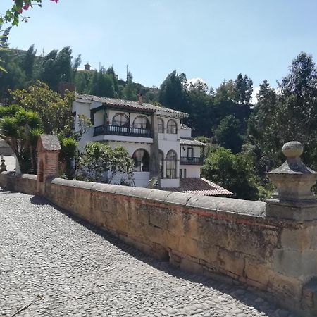 Hotel Calicanto Real Cafe Museo Монги Экстерьер фото