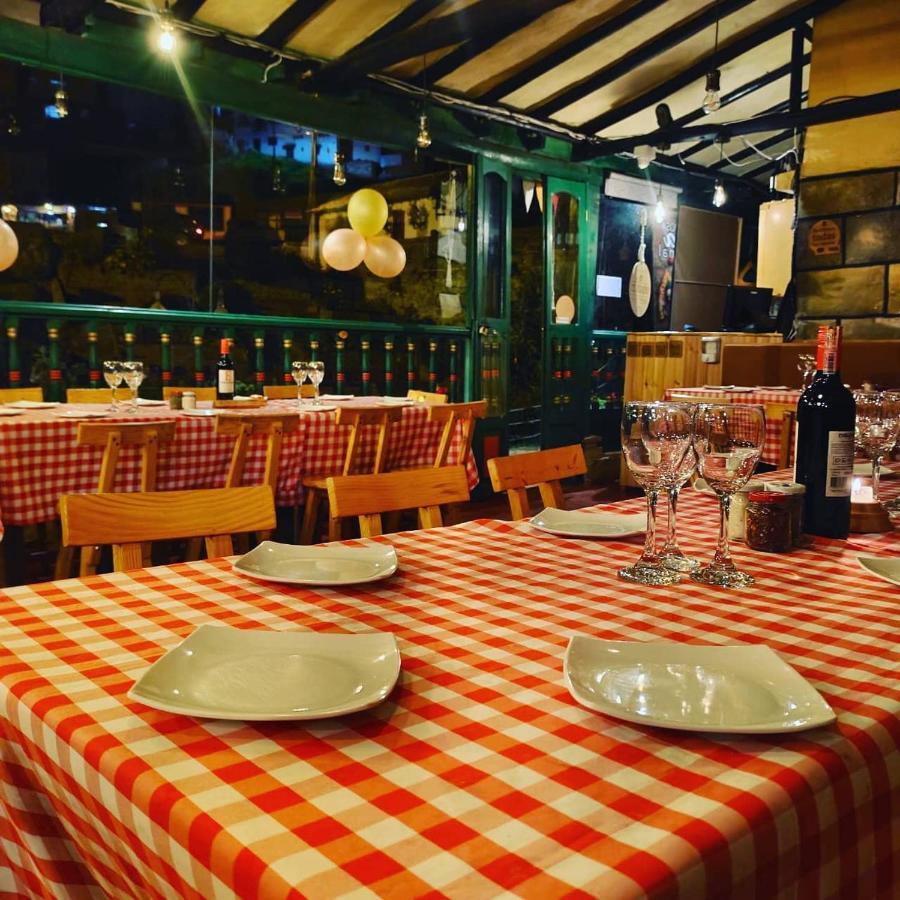 Hotel Calicanto Real Cafe Museo Монги Экстерьер фото